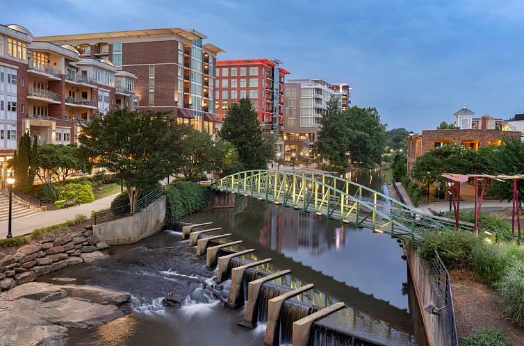 Holiday Inn Express Hotel & Suites Greenville-Downtown, an I