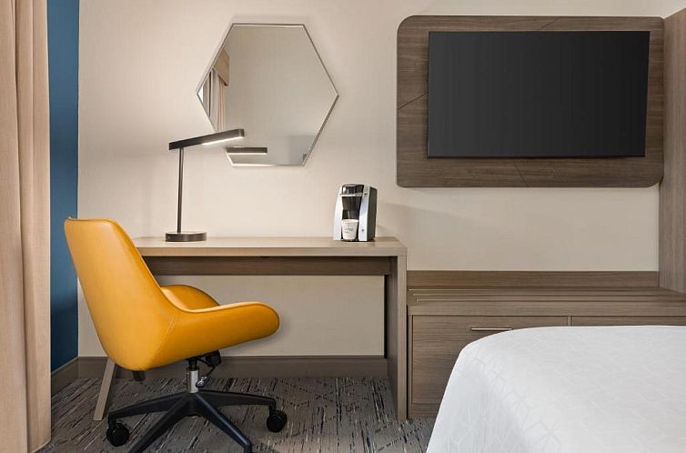 Holiday Inn Express Hotel & Suites Greenville-Downtown, an I