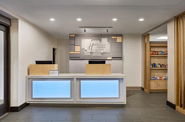 Holiday Inn Express Hotel & Suites Greenville-Downtown, an I