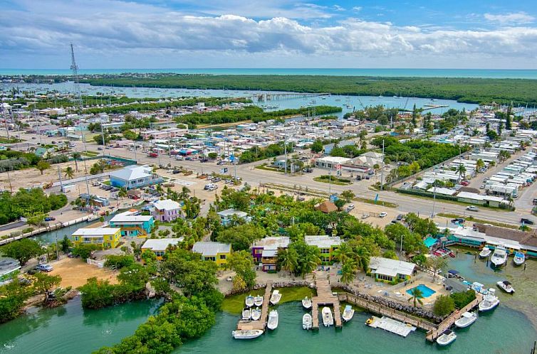 Captain Pip's Marina & Hideaway