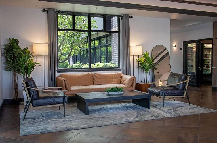 Best Western Plus Bloomington Hotel