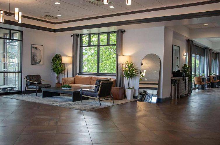 Best Western Plus Bloomington Hotel