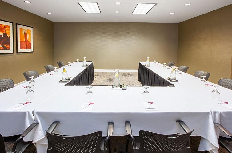 Crowne Plaza Suites : MSP Airport - Mall of America, an IHG 