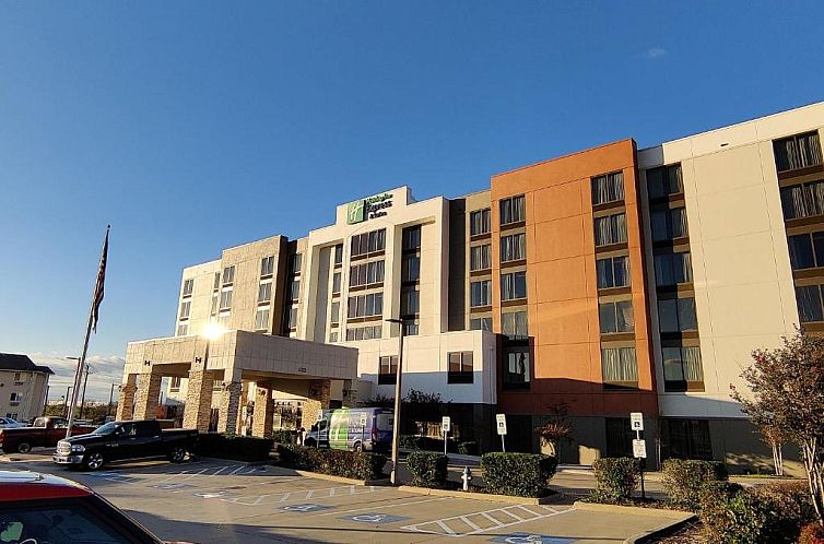 Holiday Inn Express Hotel & Suites Dallas Fort Worth Airport