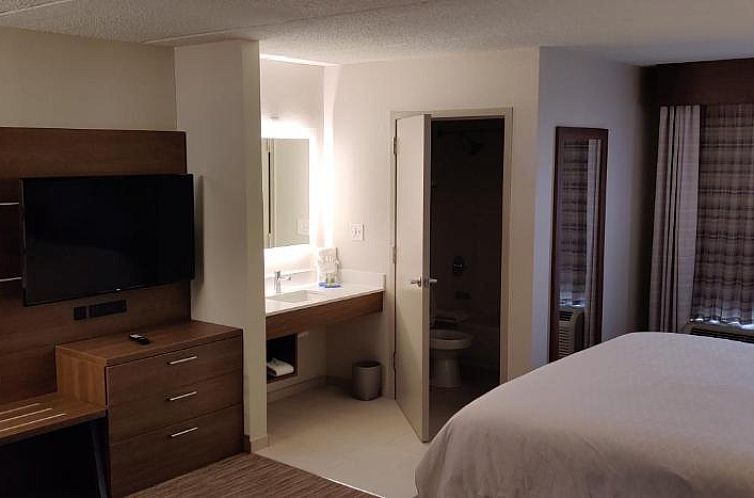 Holiday Inn Express Hotel & Suites Dallas Fort Worth Airport