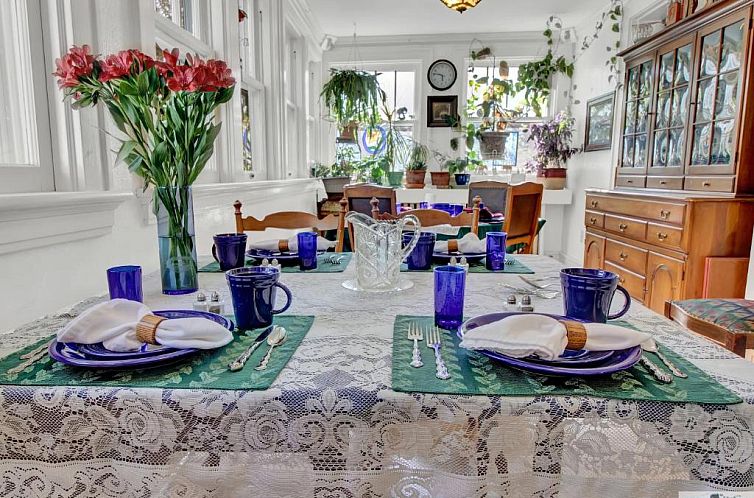 Robins Nest Bed & Breakfast