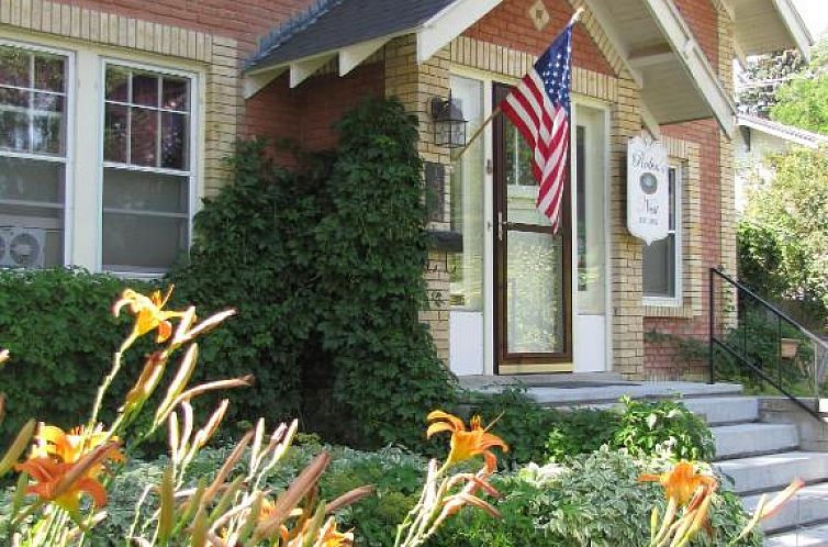 Robins Nest Bed & Breakfast