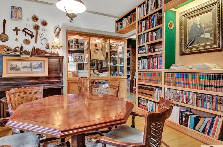 Robins Nest Bed & Breakfast