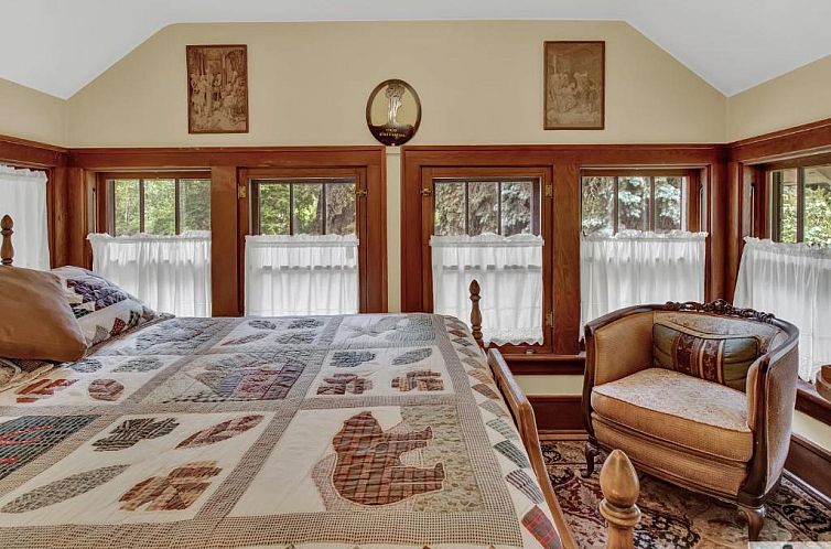 Robins Nest Bed & Breakfast