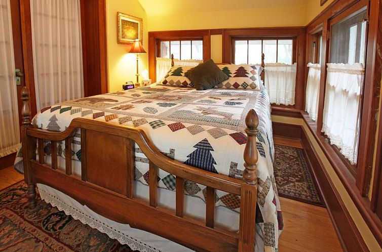 Robins Nest Bed & Breakfast