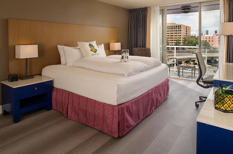 Staypineapple, Hotel Rose, Downtown Portland