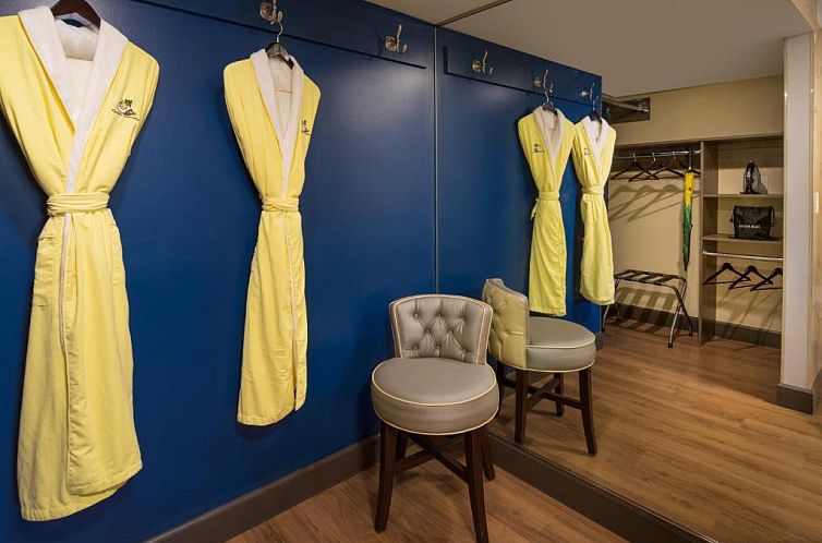 Staypineapple, Hotel Rose, Downtown Portland