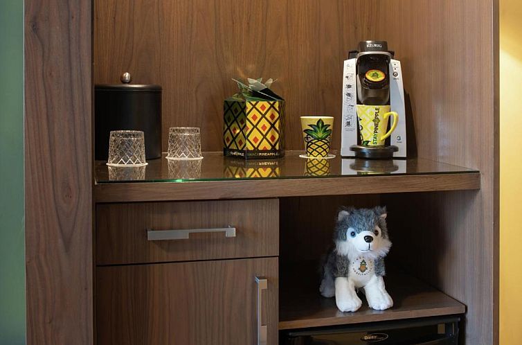 Staypineapple, Hotel Rose, Downtown Portland