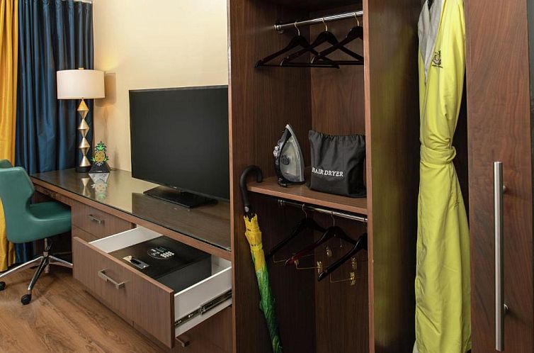 Staypineapple, Hotel Rose, Downtown Portland