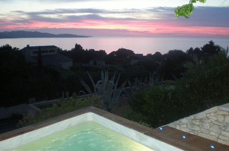 Appartement Pont de bateau, Meerblick mit privatem Pool