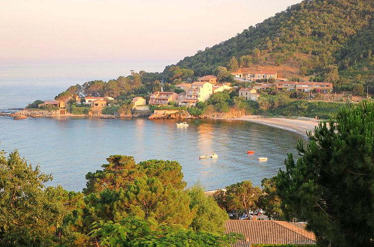 Appartement Unterkunft mit Terrasse, AC, Gemeinschaftspool