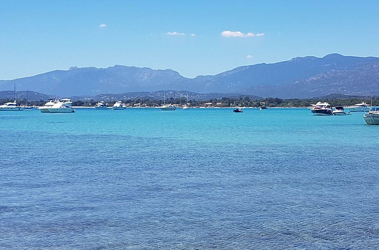 Appartement Unterkunft mit Terrasse, Klimaanlage. Schwimmbad