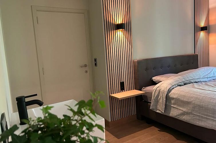 Cottage in Malle, a charming vacation home in Antwerp with a spacious garden and terrace surrounded by green nature.