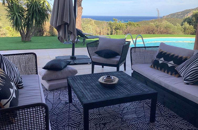 Vakantiehuis Ferienvilla "Azura" mit eigenem Pool