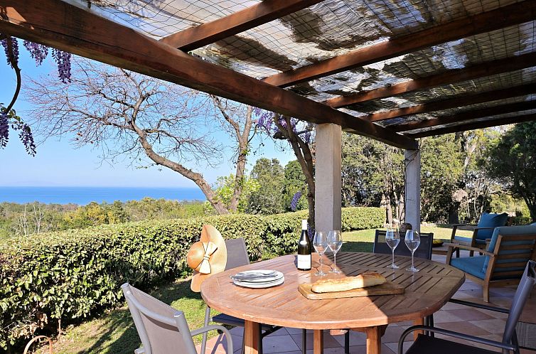 Vakantiehuis Villa mit Meerblick U Castagnu in geschützter 