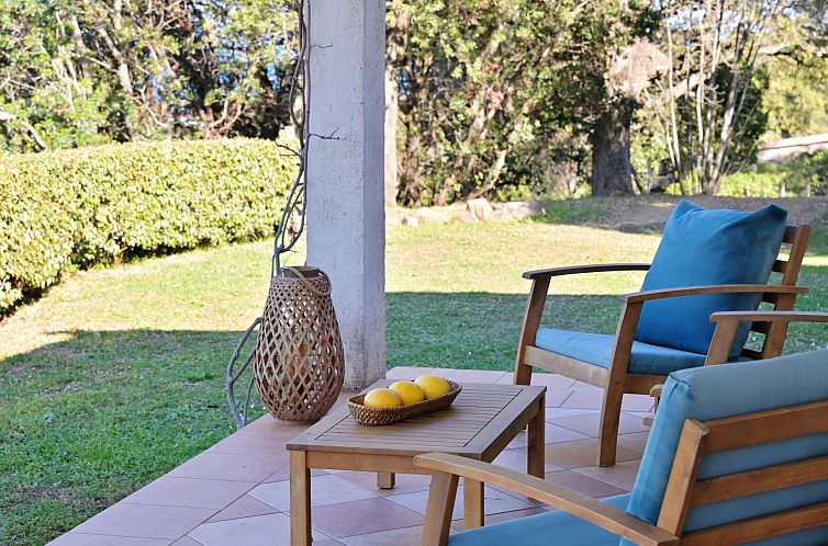 Vakantiehuis Villa mit Meerblick U Castagnu in geschützter 