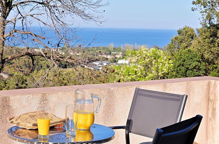 Vakantiehuis Villa mit Meerblick U Castagnu in geschützter 