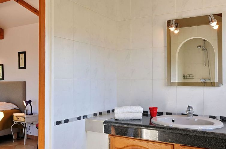 Vakantiehuis Villa mit Meerblick U Castagnu in geschützter 
