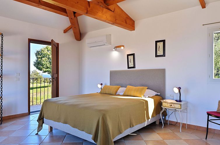 Vakantiehuis Villa mit Meerblick U Castagnu in geschützter 