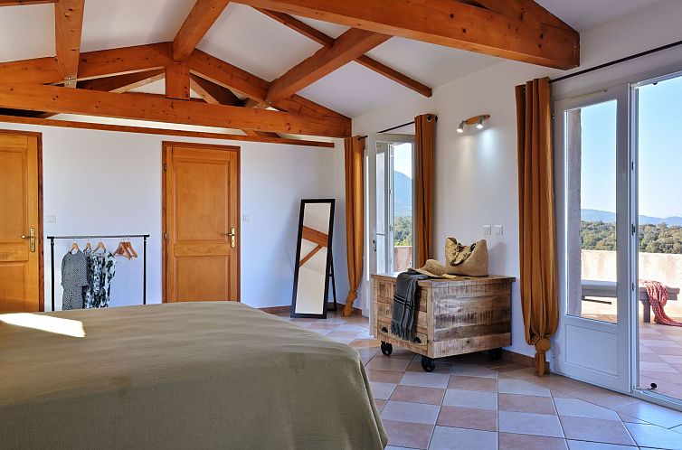 Vakantiehuis Villa mit Meerblick U Castagnu in geschützter 