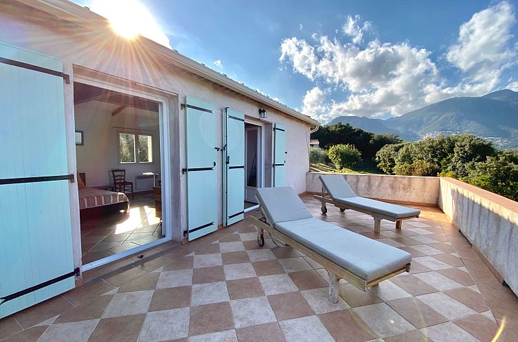 Vakantiehuis Villa mit Meerblick U Castagnu in geschützter 