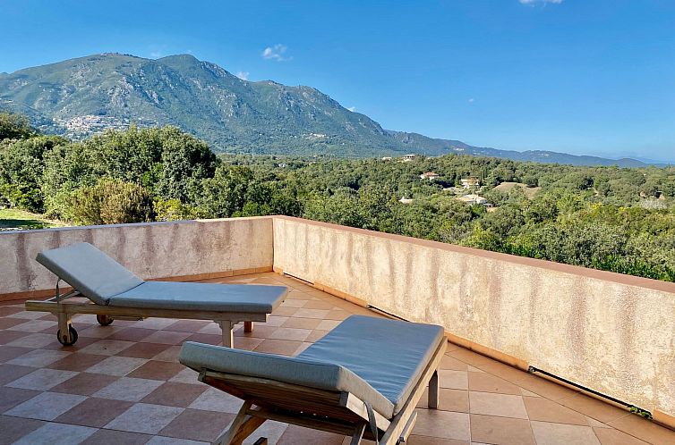 Vakantiehuis Villa mit Meerblick U Castagnu in geschützter 