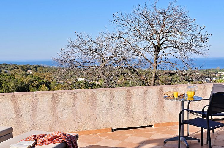 Vakantiehuis Villa mit Meerblick U Castagnu in geschützter 
