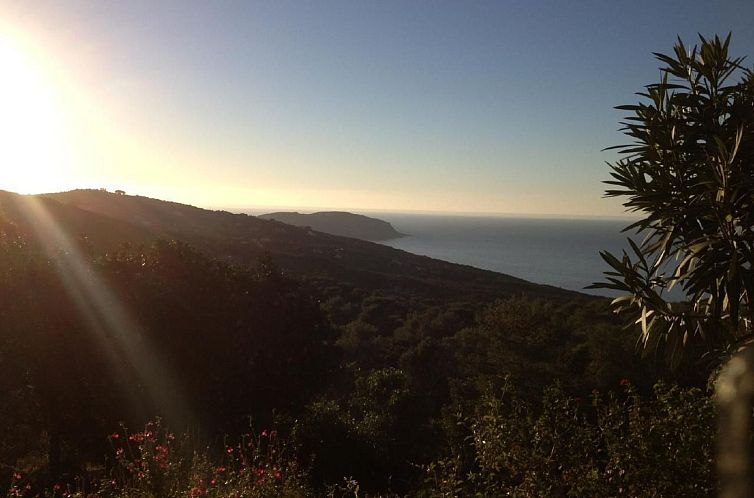 Appartement Unabhängige Unterkunft mit Meer- und Poolblick