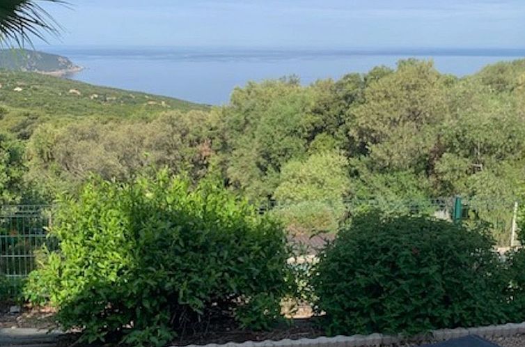 Appartement Unabhängige Unterkunft mit Meer- und Poolblick