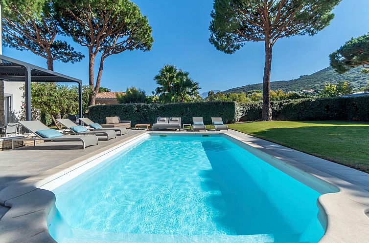Vakantiehuis Villa 4 Schlafzimmer, privater Pool Garten und 