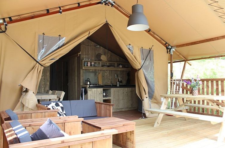 Erleben Sie die Ruhe in der Glamping-Lodge Safari-Zelt im schoenen Lissac-sur-Couze, Limousin, Frankreich.