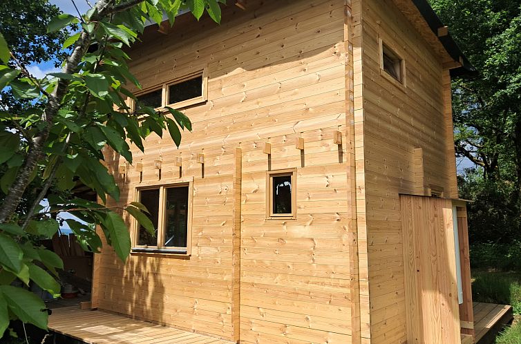 Das Ferienhaus "Avignon" aus Holz in Eymoutiers im Limousin bietet einen ruhigen Rueckzugsort inmitten der Natur.