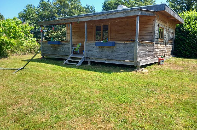 Uebernachten Sie in einem luxurioesen Oeko-Chalet in Eymoutiers im Limousin mit einer charmanten Terrasse und einer natuerlichen Umgebung.