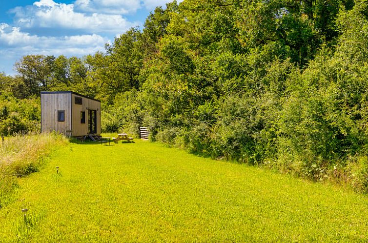 Vacation home Cottage in Girolles, located in Centre, France, offers a serene escape amid green forests.