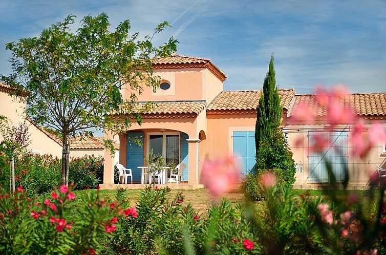 Geniet van de rust bij Belle vue in Homps, Languedoc; een vakantiehuis met een uitnodigend terras en prachtige tuin.