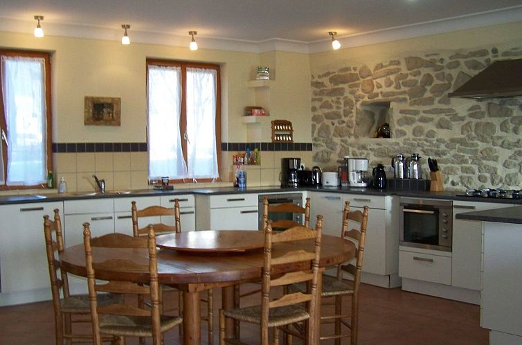 Vakantiehuis Sehr großes Ferienhaus inmitten der Natur