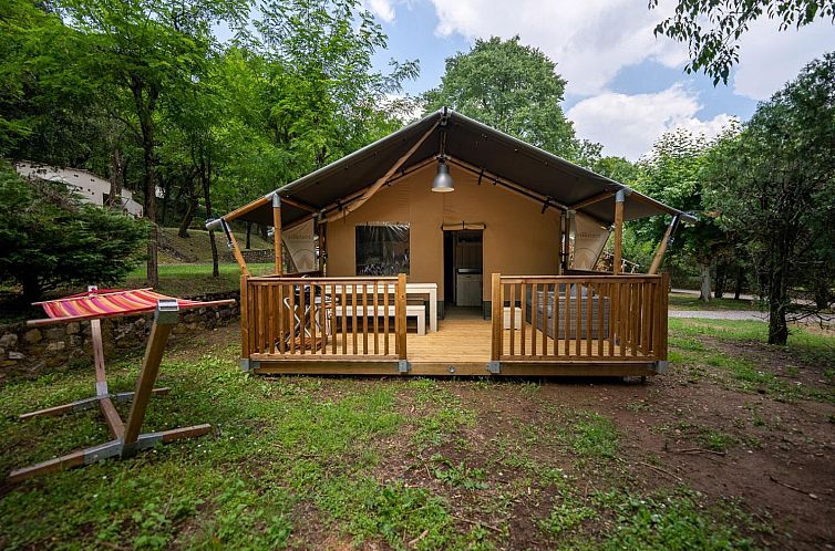 Uebernachten Sie im Nomad-Zelthaus in Cendras, Languedoc, und geniessen Sie ein einzigartiges Glamping-Erlebnis in einer Waldlandschaft.