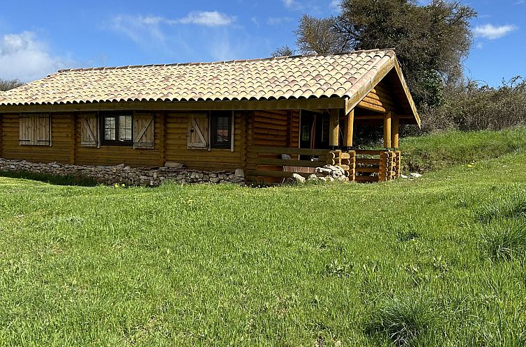 Entdecken Sie das Blockhouse in Blandas, Languedoc, ein charmantes Ferienhaus im Gruenen.