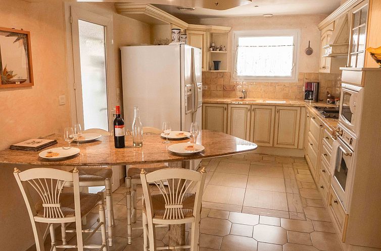 Vakantiehuis Haus für 4 Personen mit großem Privatpool