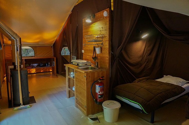 Canadienne Tent (met Houtkachel)