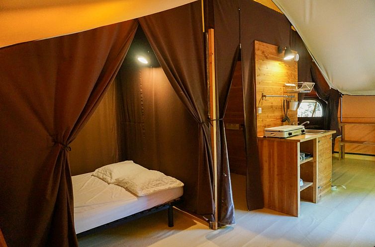 Canadienne Tent (met Houtkachel)