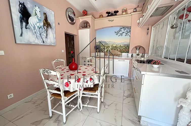 Vrijstaande woning in Bellegarde