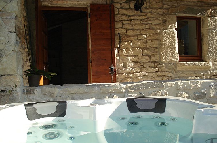 Vakantiehuis Domäne "Pavillon Mathéo" mit Infinity-Pool