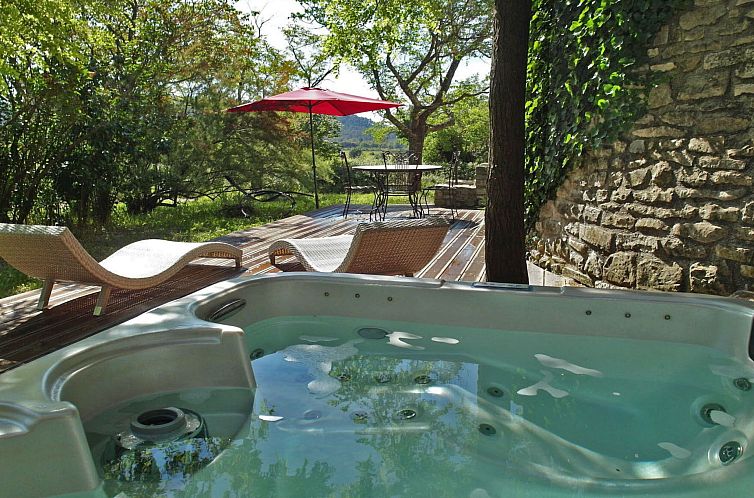 Vakantiehuis Domäne "Pavillon Timéo" mit Infinity-Pool