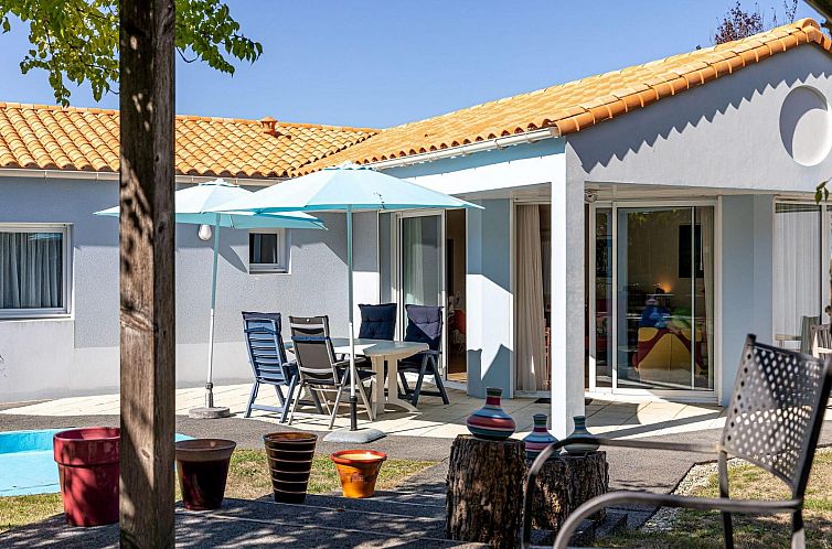 Relax on the terrace of vacation home Acacia 4, located in picturesque Les Sables d'Olonne, Pays de la Loire.